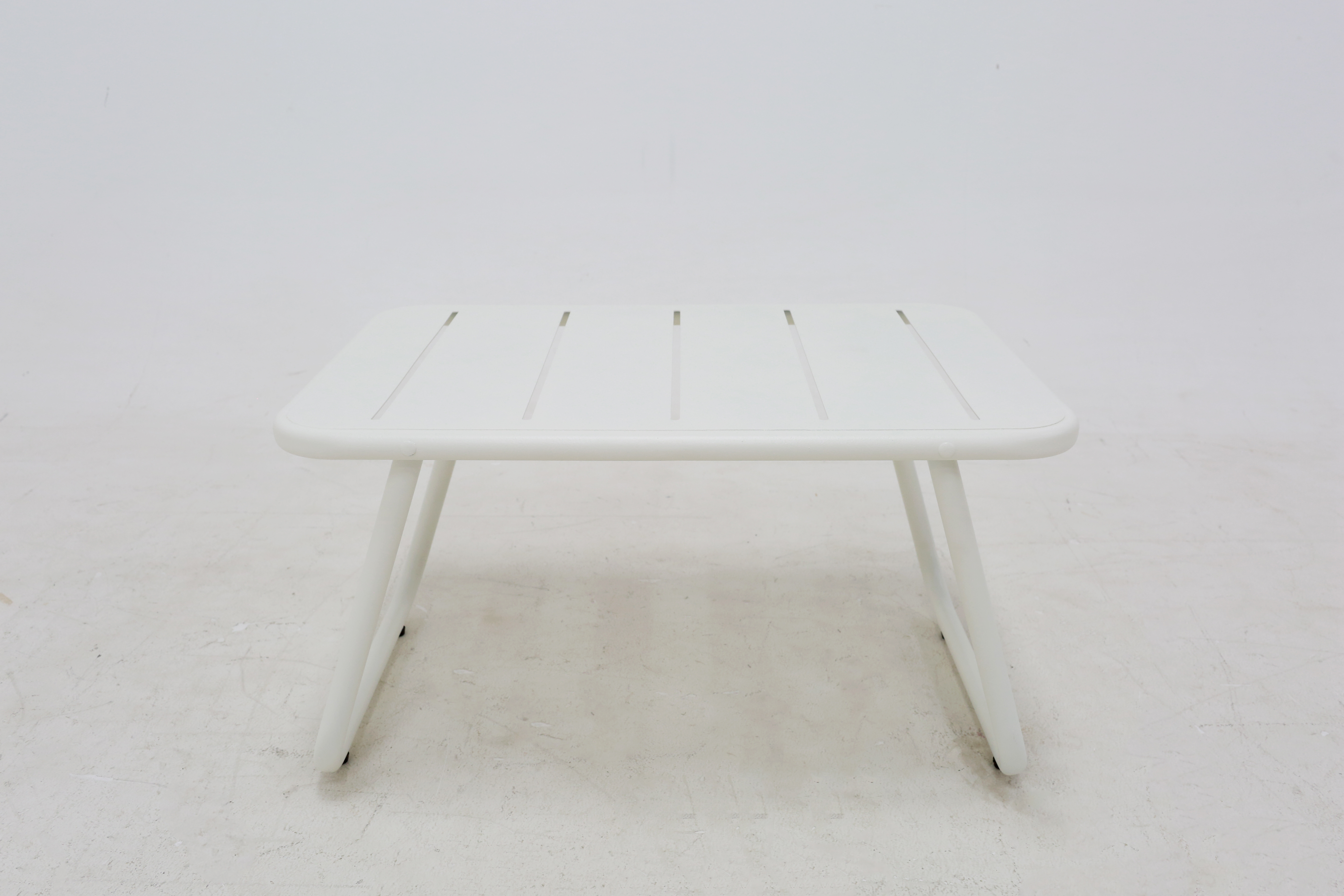 Folding table